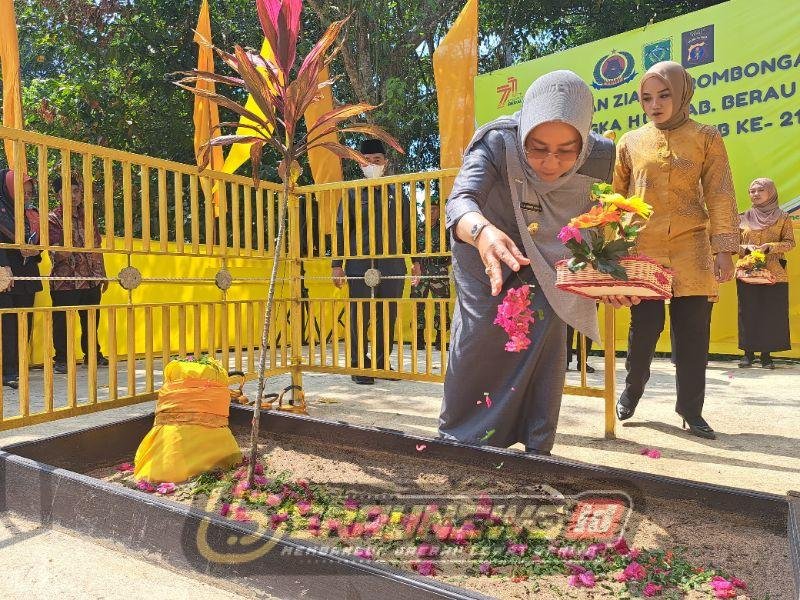 Ziarah Makam Raja Pertama Berau Jadi Pengingat Generasi Muda