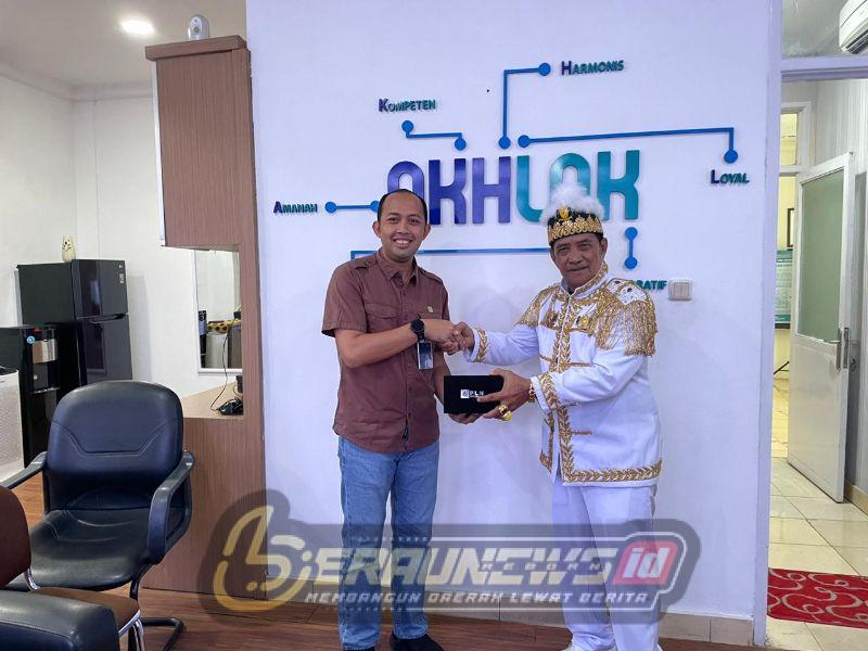 Kunjungi PLN Berau, Sultan Sambaliung Berikan Dukungan Moril Pasca Aksi