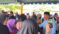 Kesejahteraan Masyarakat Jadi Prioritas: Madri Pani-Agus Wahyudi di Tengah Hujan