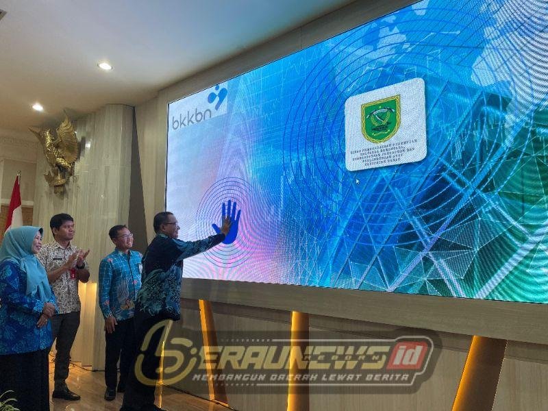 Sufian Agus Laporkan Capaian Penurunan Stunting dalam Rapat Evaluasi Kinerja