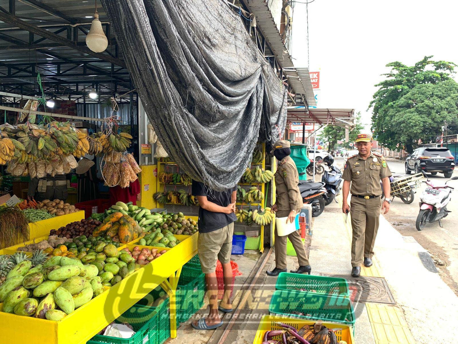Satpol PP Tertibkan Area Jualan Liar