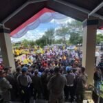 Ratusan Massa Demo Tolak Kenaikan Tarif Air, DPRD Berau Batalkan Kebijakan Perumdam Batiwakkal