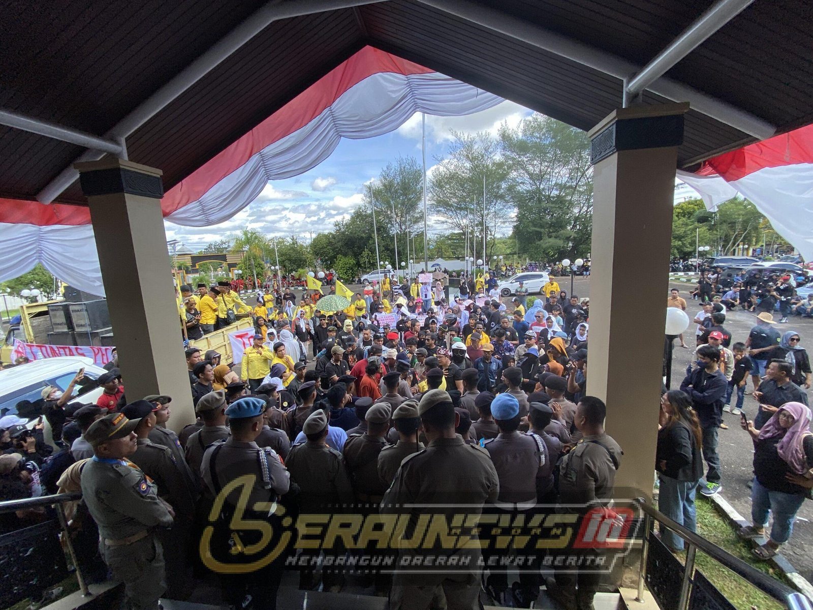 Ratusan Massa Demo Tolak Kenaikan Tarif Air, DPRD Berau Batalkan Kebijakan Perumdam Batiwakkal