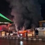 Kebakaran Hebat di Kilo 5, Simpang Empat Menuju Pasar Sanggam Adji Dilayas