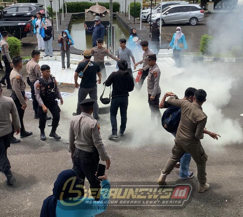 Massa STIPER Geruduk DPRD! Tolak Merger dan Bongkar Dugaan Anggaran