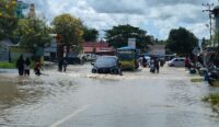 Banjir Masih Mengepung Tanjung Selor, Akses Lalu Lintas Terganggu