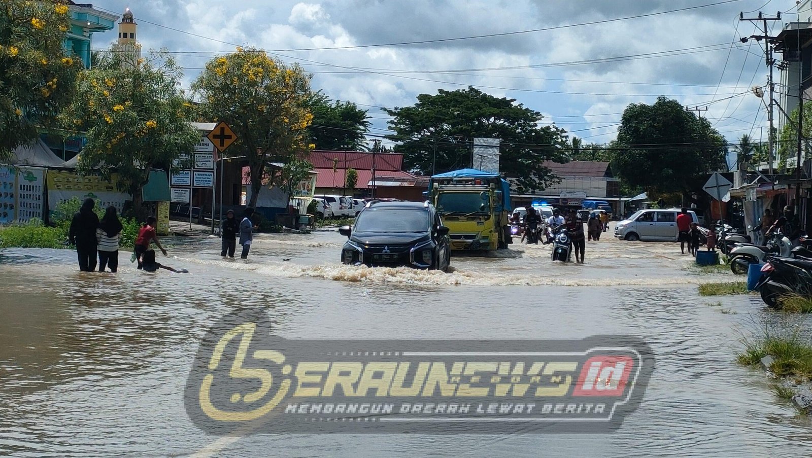 Banjir Masih Mengepung Tanjung Selor, Akses Lalu Lintas Terganggu