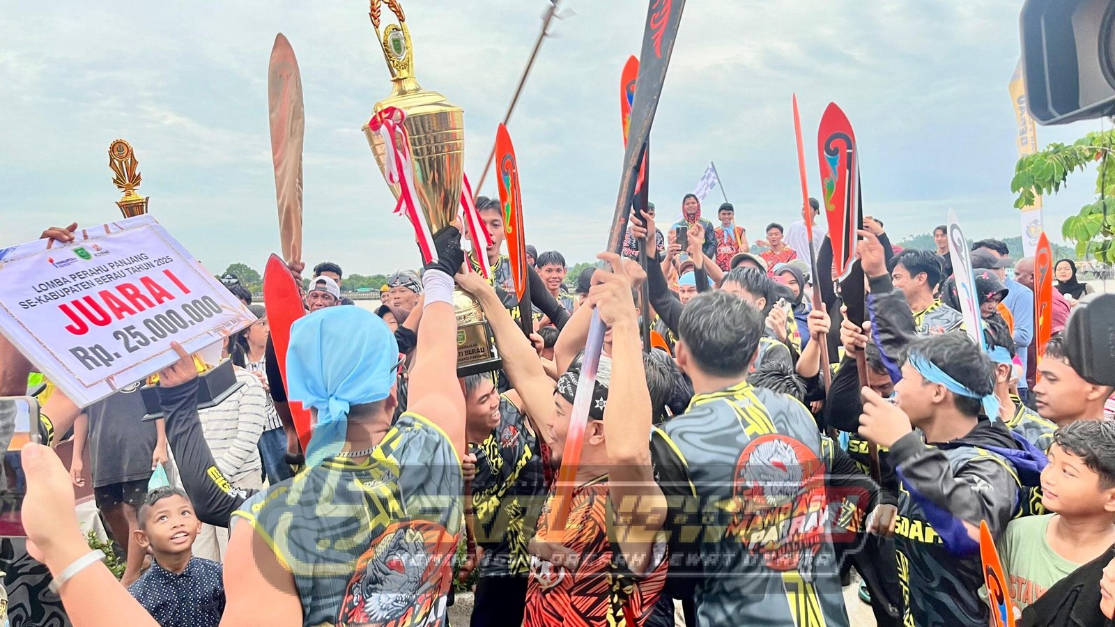 Dengan Fasilitasi Pemerintah, Lomba Perahu Panjang Berau 2025 Cetak Juara Baru
