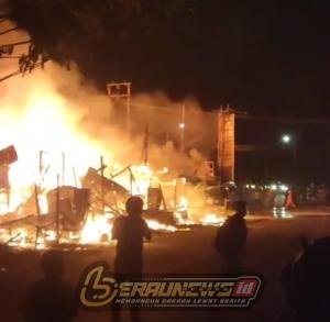 Malam Mencekam di Tanjung Selor: Si Jago Merah Hanguskan 5 Kios Warga