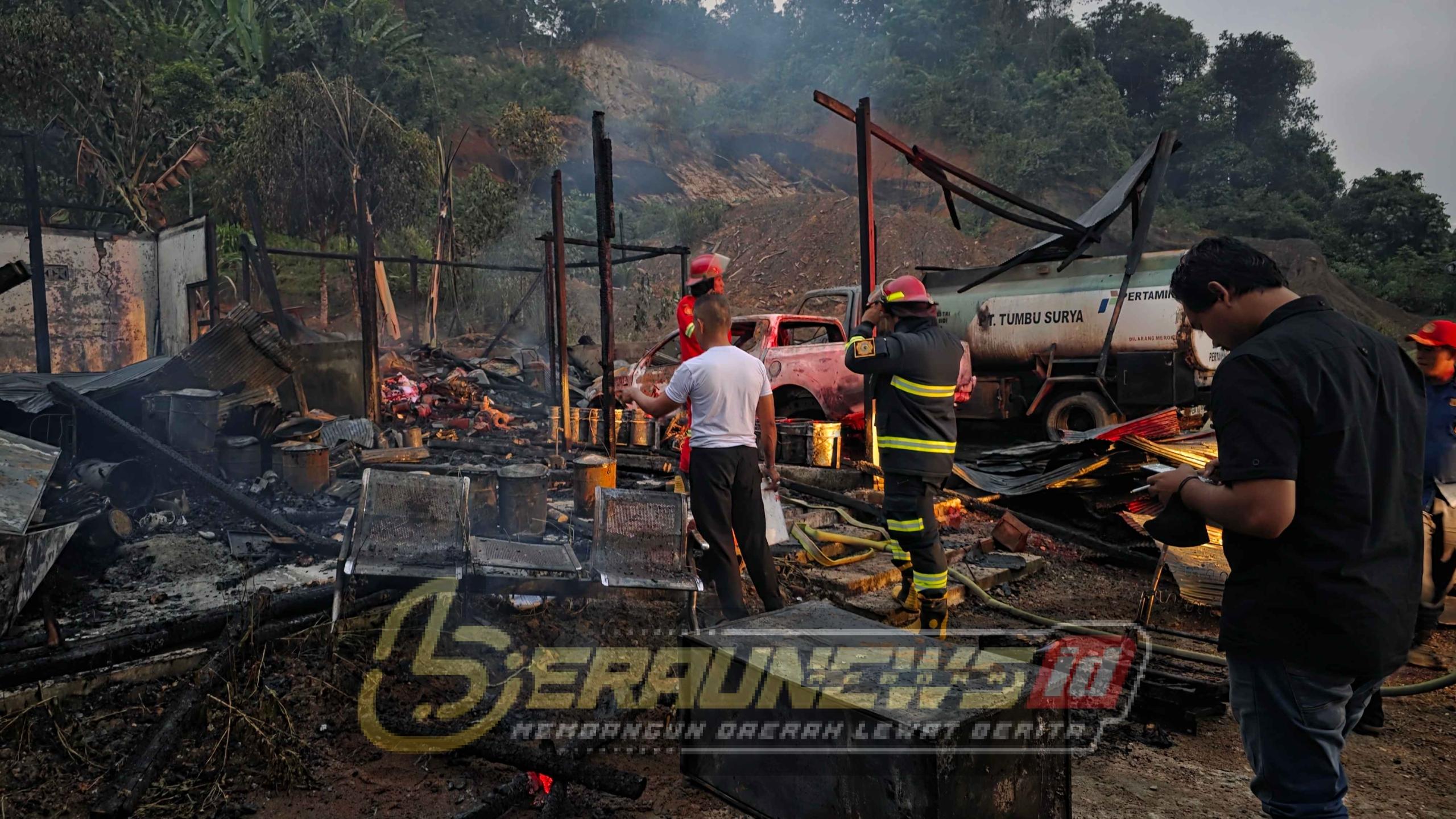 Korsleting Listrik Diduga Picu Kebakaran Kantor PT Tumbu Surya di Jalan HARM Ayoeb Gunung Tabur