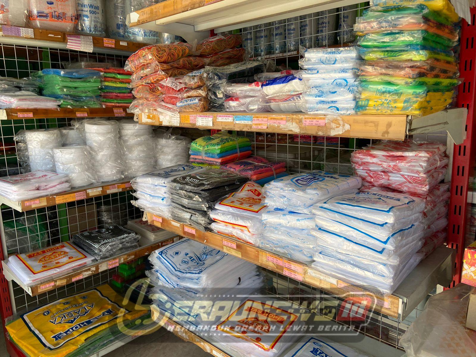 DPRD Ingatkan Pedagang Jangan Kebablasan Naikkan Harga Plastik