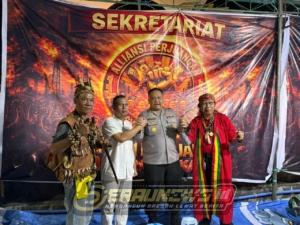 kapolresta Samarinda Kombespol Hendri umar saat mengunjungi posko aksi (dok.ist)