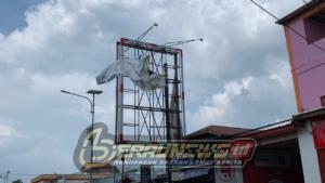 Baliho Rusak di Tanjung Redeb Ancam Pengendara, Dinas Siap Turun Tangan
