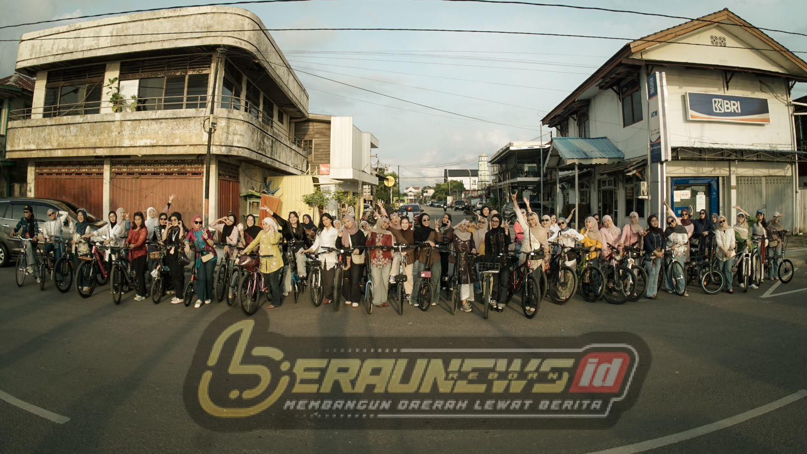 Lebih dari 60 Perempuan Ikut Gowes Berkebaya, Kartini Dirayakan dengan Gaya Berbeda