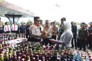 Polres Berau Musnahkan 1.587 Botol Miras, Bupati Apresiasi Operasi Pekat Mahakam 2026
