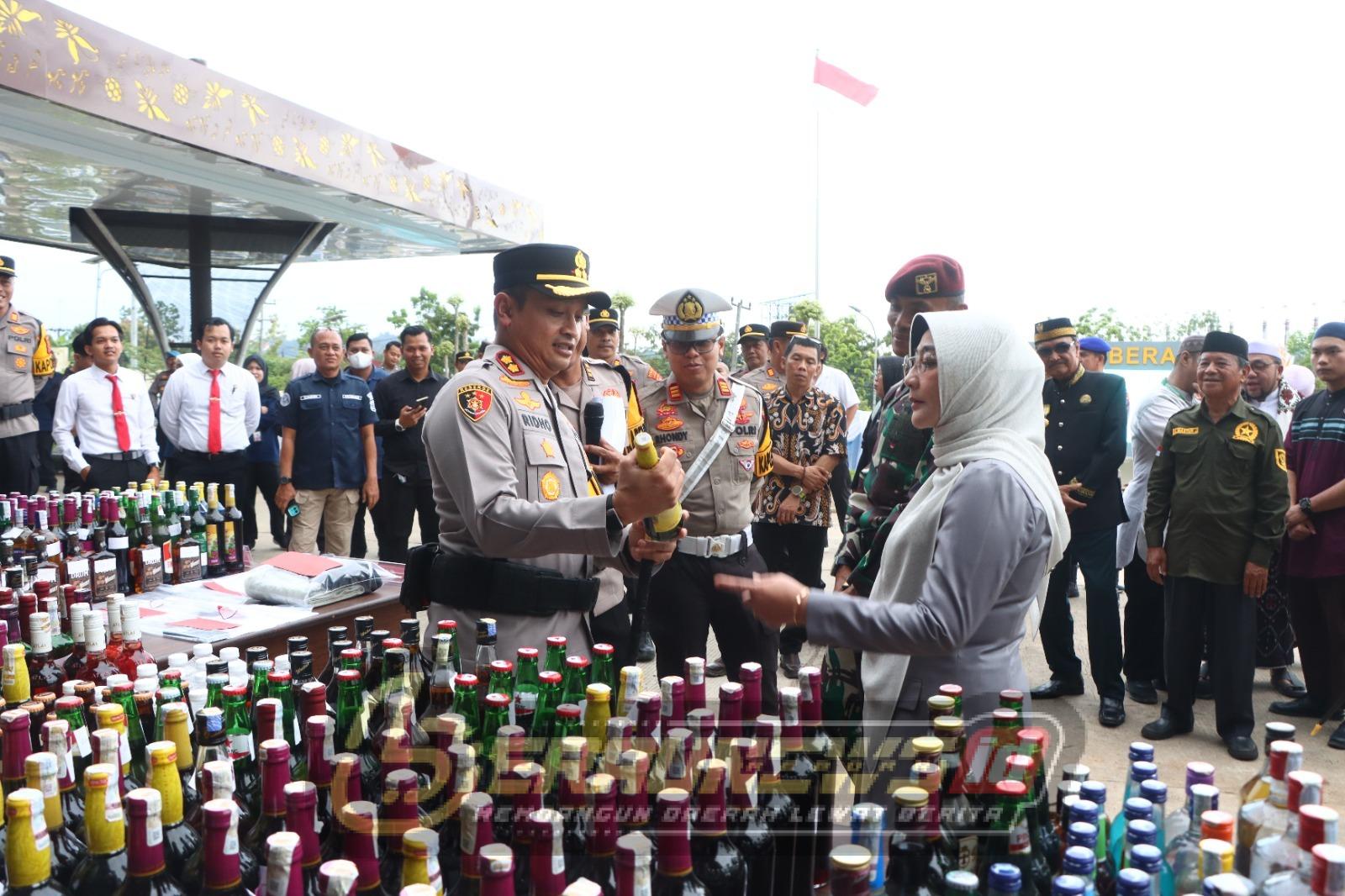 Polres Berau Musnahkan 1.587 Botol Miras, Bupati Apresiasi Operasi Pekat Mahakam 2026