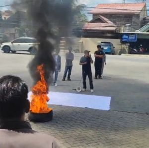 Aksi Mahasiswa Kepung DPRD Kaltim, Minta Audit Independen Kasus Jembatan Ditabrak Tongkang