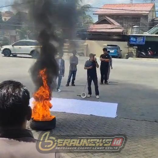 Aksi Mahasiswa Kepung DPRD Kaltim, Minta Audit Independen Kasus Jembatan Ditabrak Tongkang