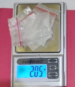 Penggeledahan Rumah di Karang Ambun, Empat Paket Sabu dan Tas Hitam Disita Polisi