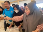 Dari Tawar-Menawar Ikan hingga UMKM Olahan Laut, Bupati Berau Pantau Pasar Murah di Sambaliung