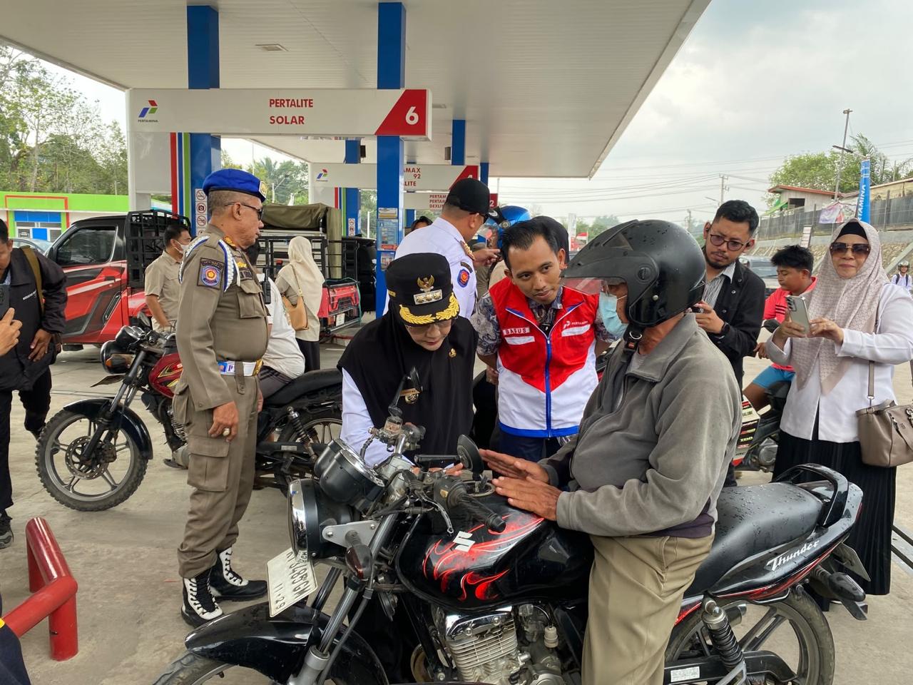 Sidak Dua SPBU, Bupati Berau Pastikan Stok BBM Aman